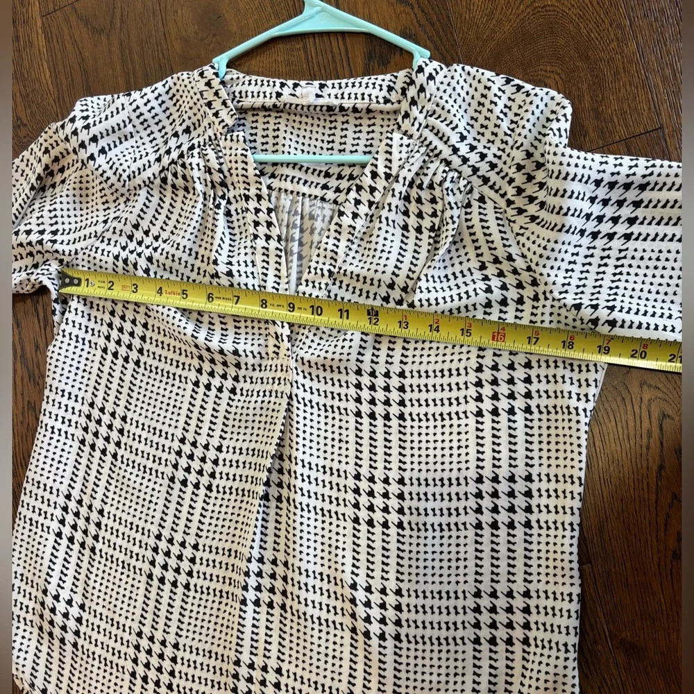 41 Hawthorne houndstooth print blouse Medium - Picture 8 of 10